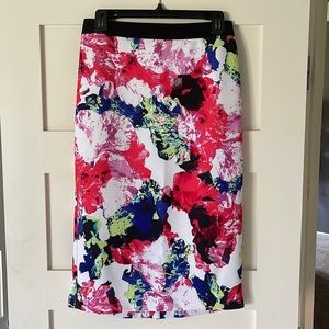 Floral pencil skirt, polyester, elastic waistband - size medium - like new